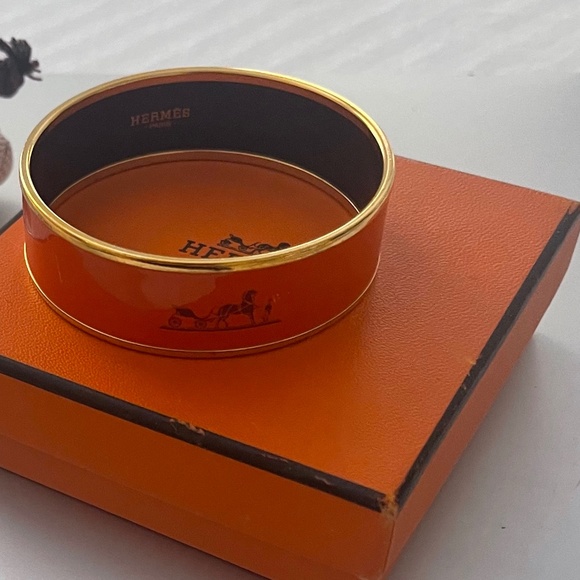 Hermès Caleche Orange Enamel Gold Plated Bangle Bracelet - Picture 12 of 12